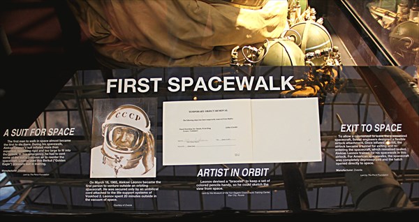 094-Первый выход человека в космос